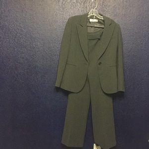 Tahari Arthur S. Levine Gray Pinstripe Pant Suit